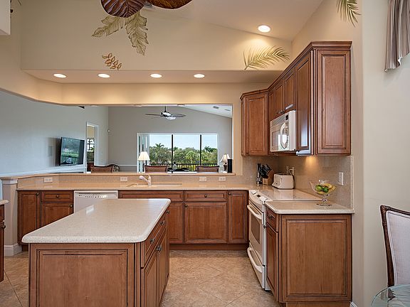 5th image of 7869 Hawthorne Dr Unit 304