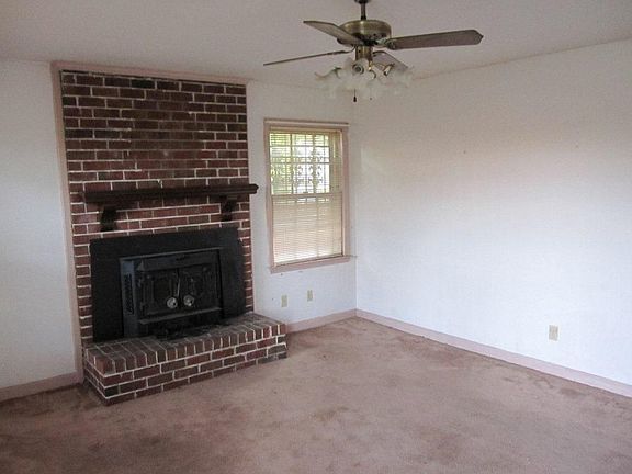3rd image of 406 S Skinner St