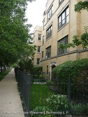 2nd image of 4303 N Francisco Ave #2