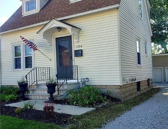 3rd image of 104 Marseilles Ave