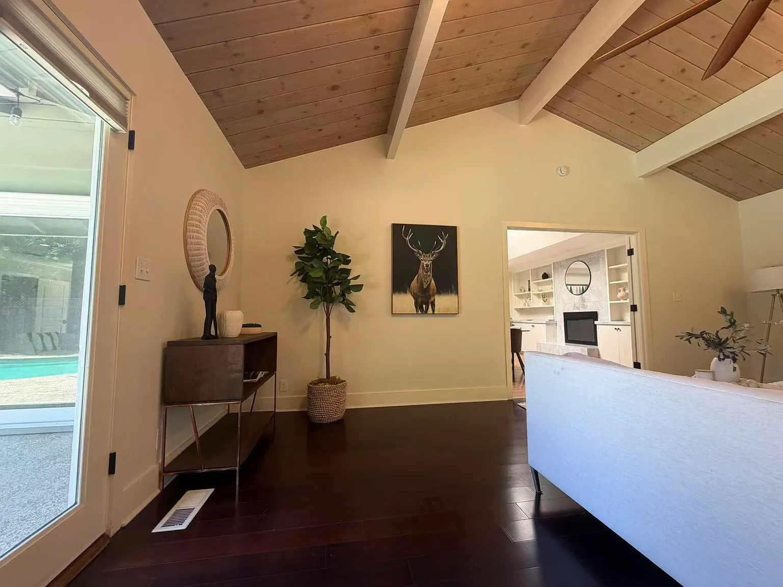 4 bed, 2434 sqft, $6,500 — Photo 4