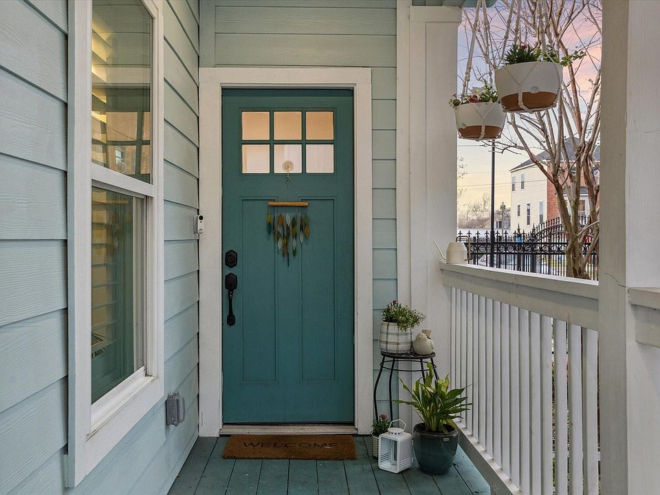 1st image of 207 Tabor St