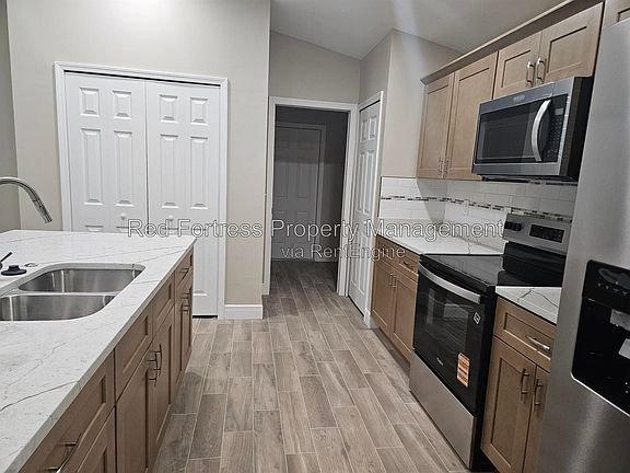 4th image of 344 Louise Ave