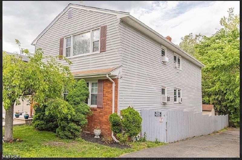 1st image of 555 Jackson Ave