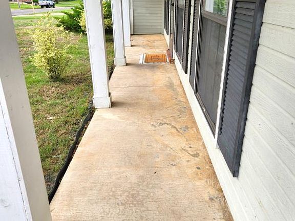 3rd image of 906 Sycamore St