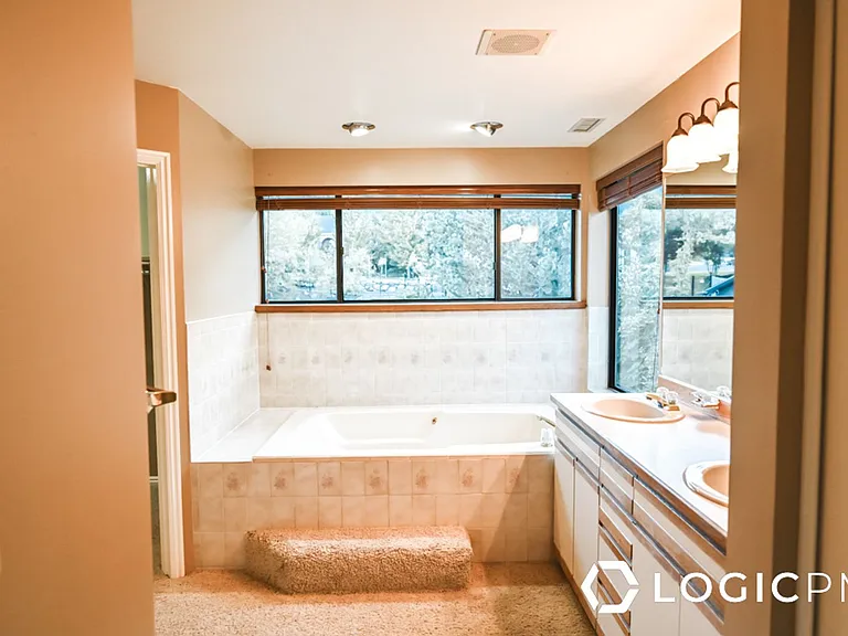 2298 E Oak Leaf Way — Photo 25