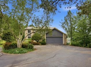 3926 Lakes Edge Dr, Commerce Township, MI 48382