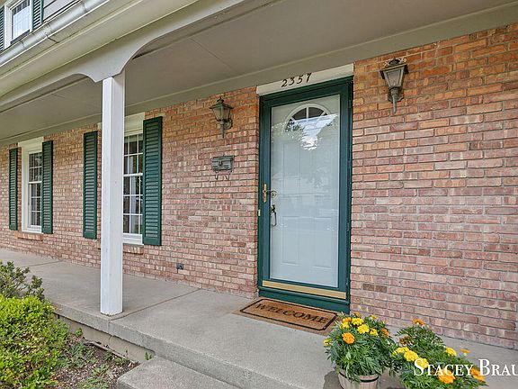 3rd image of 2357 Cambridge Dr SE