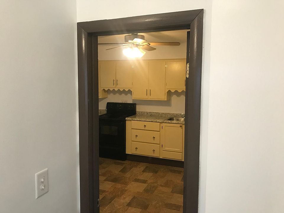 1st image of 140 Conklin Ave