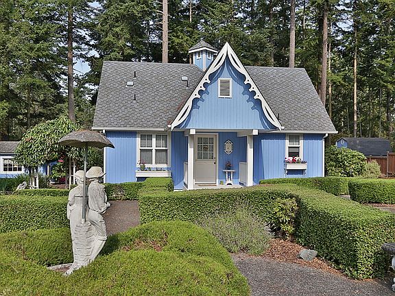 3rd image of 837 Shangri La Cir
