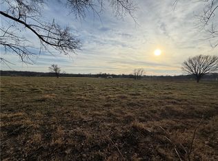 W Young Rd, Summers, AR 72769