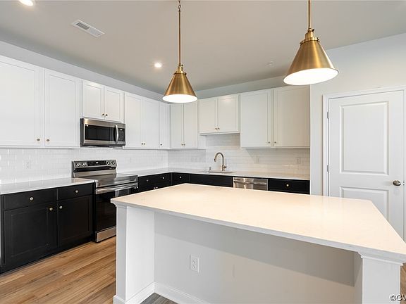 4th image of 3446 Carlton St #9A