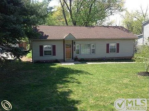 24401 Mary St photo 1