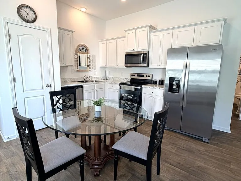 2734 Oak Stream Dr — Photo 5