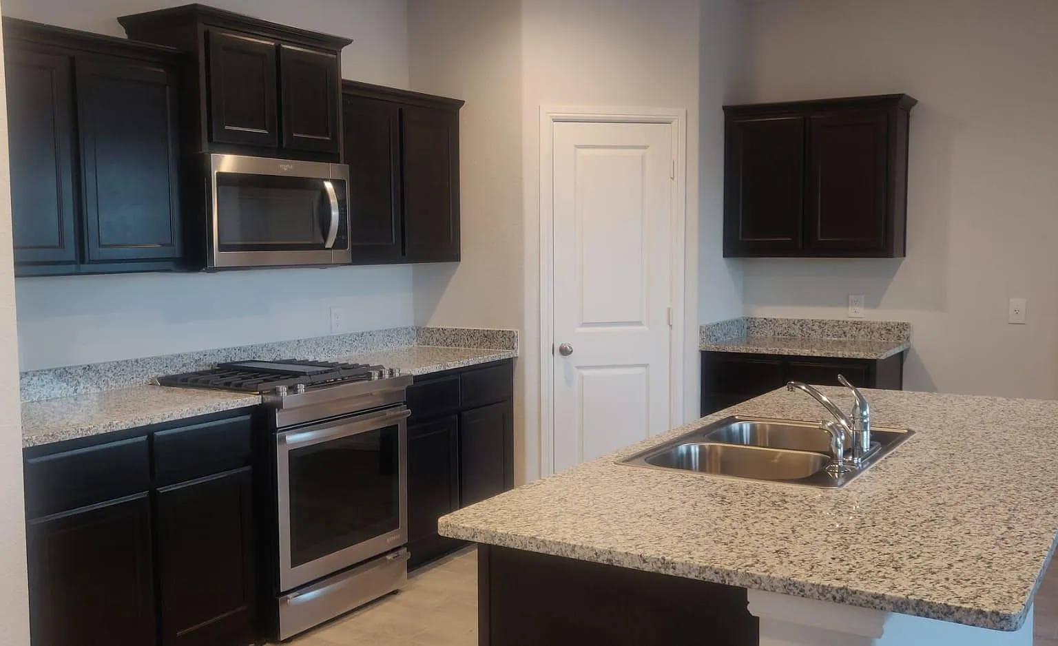 4 bed, 1588 sqft, $2,199 — Photo 3