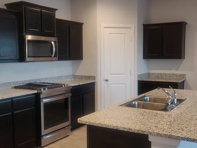 308 Youngblood Ln — Photo 3