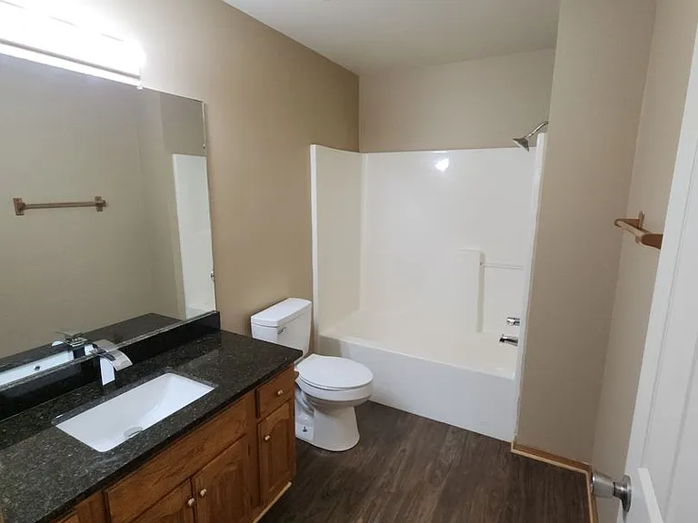 612 E 8th St #1 — Photo 18