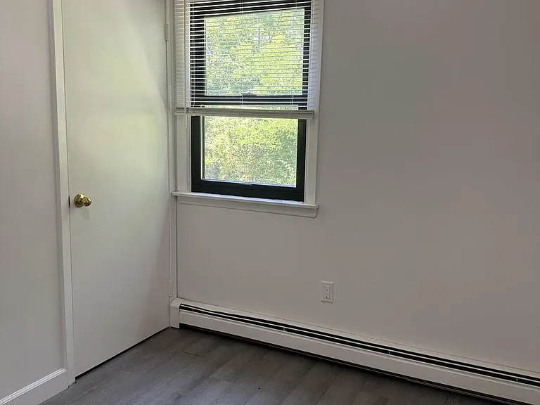 27 Stuart Dr — Photo 6