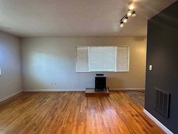 4th image of 1600 Mesa St #B