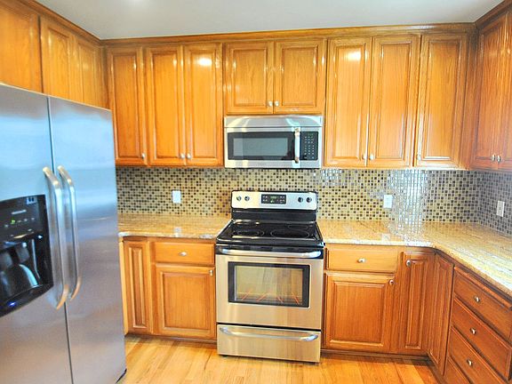 5th image of 9418 181st Ave E