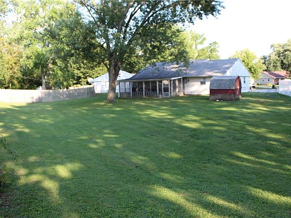 4th image of 944 Christina Ct