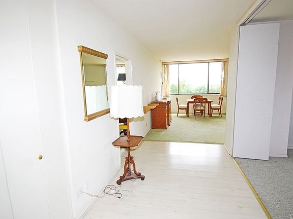 3rd image of 26910 Grand Central Pkwy APT 3O