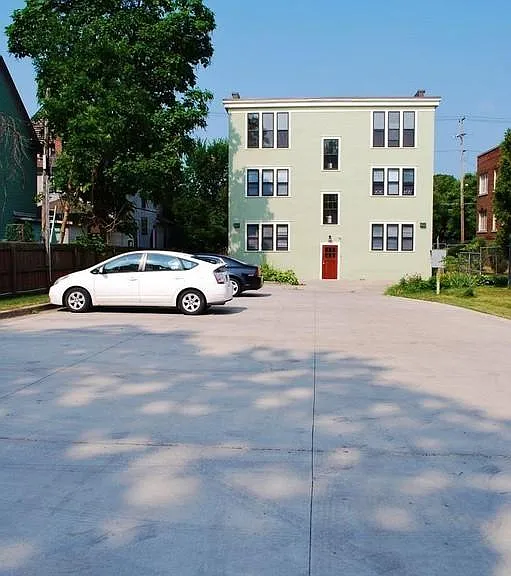 220 Eastern Ave SE #1 — Photo 2