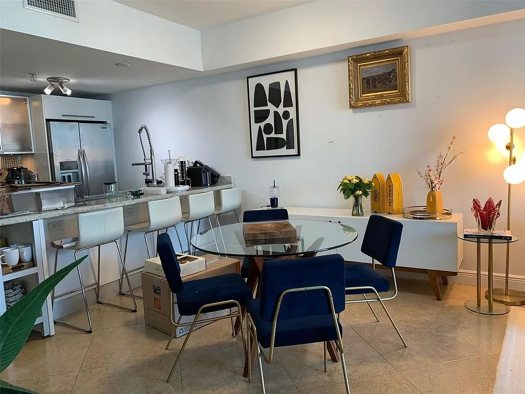 2 bed, 2.5 bath, 1290 sqft, $3,600 — Photo 2