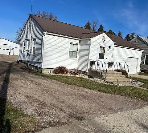 2nd image of 204 W Menage Ave