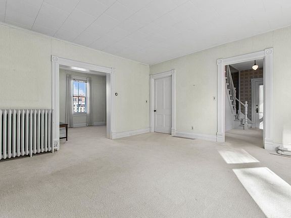 5th image of 123 W 10th Ave