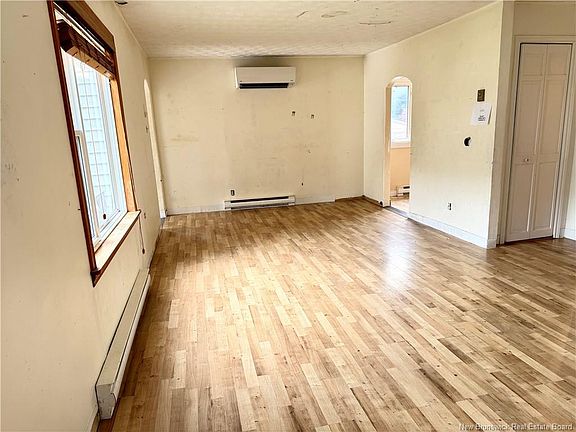 2nd image of 105 Beaverbrook Ave