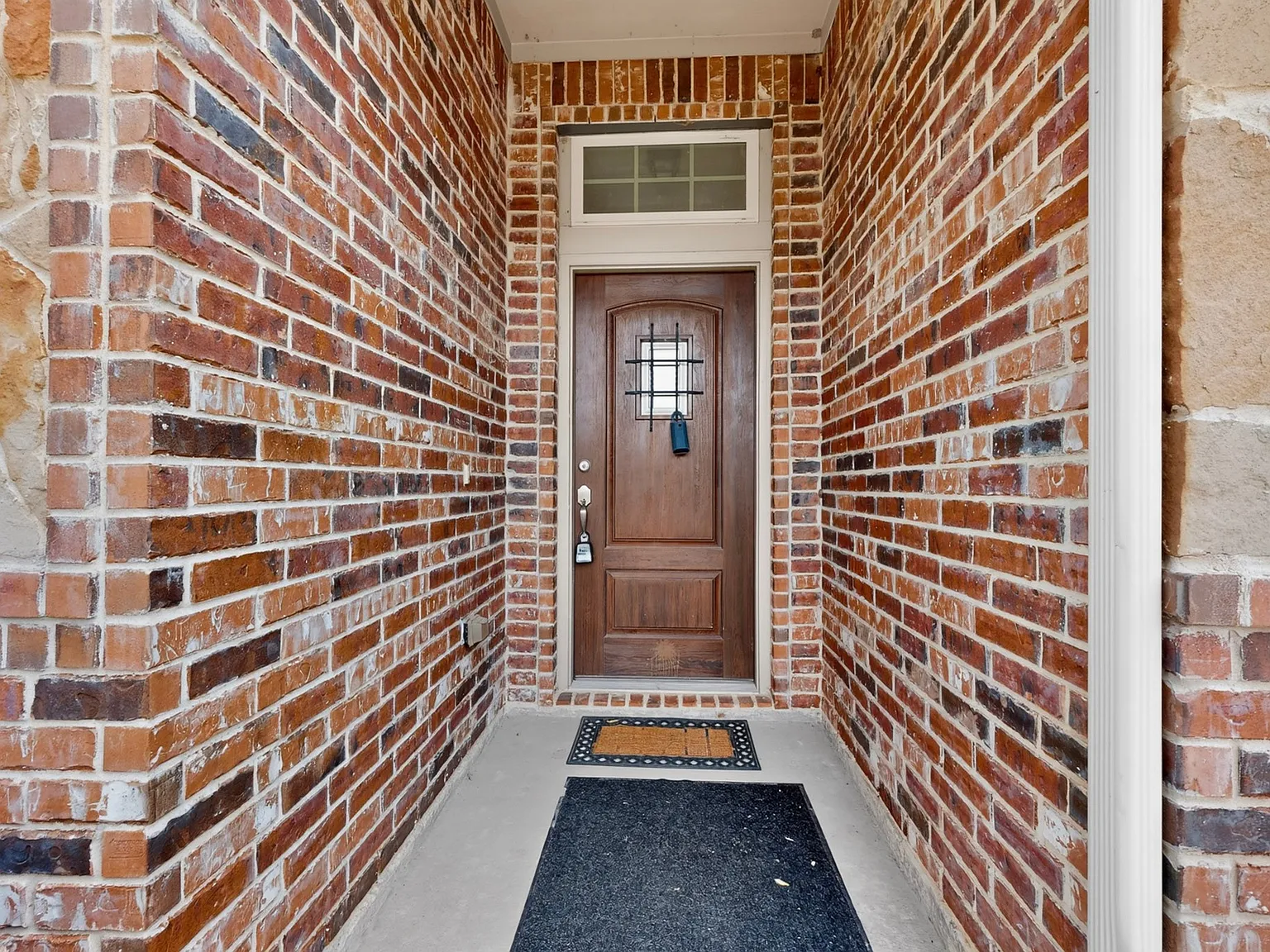 4 bed, 1817 sqft, $2,400 — Photo 3