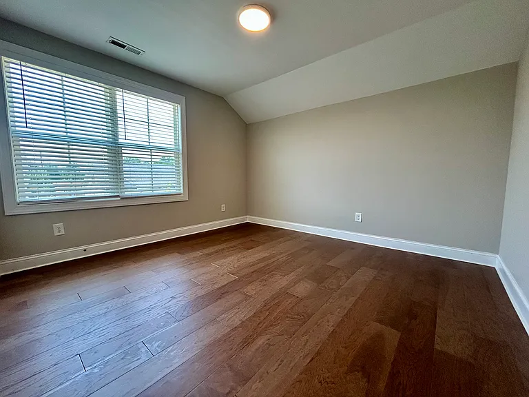 60 Kingsly Dr — Photo 38