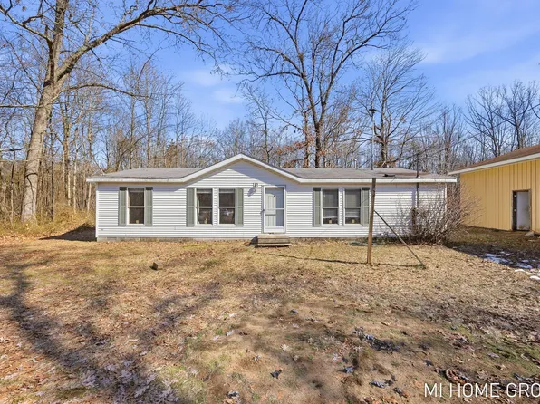 5312 120th Ave, Fennville, MI 49408