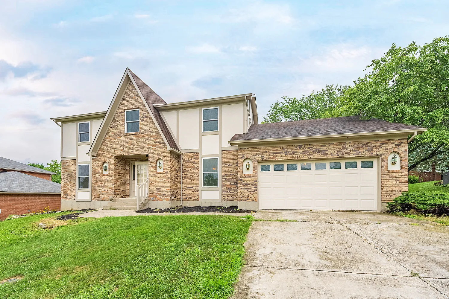 4 bed, 2.5 bath, 2373 sqft, $2,500 — Photo 4