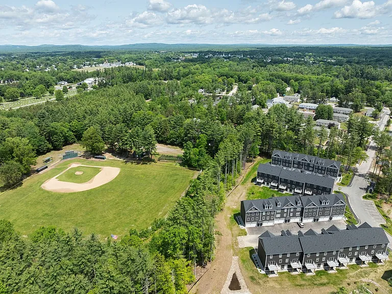 Bayberry Commons- 3 Bedroom 2.5 Bath Townhomes with 2 Car Garage — Photo 131