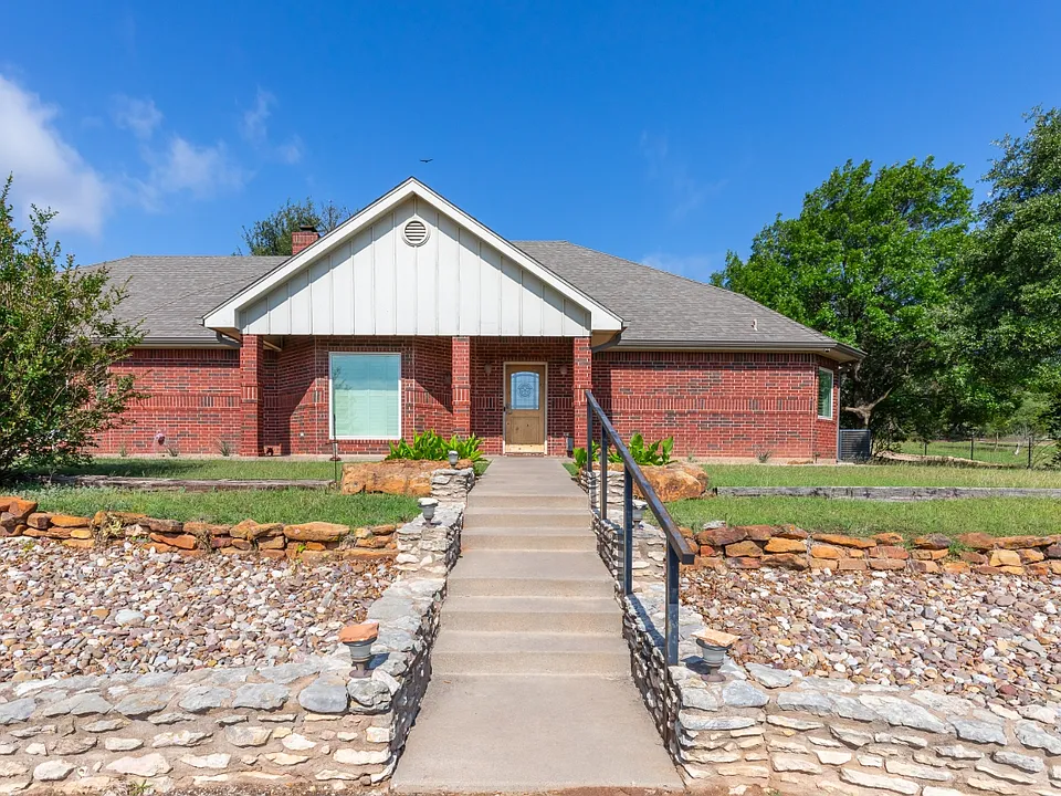 364 Alexandra Dr