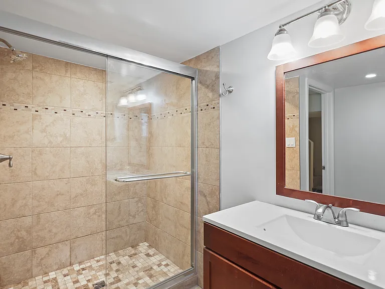 209 Douglas St NE — Photo 29