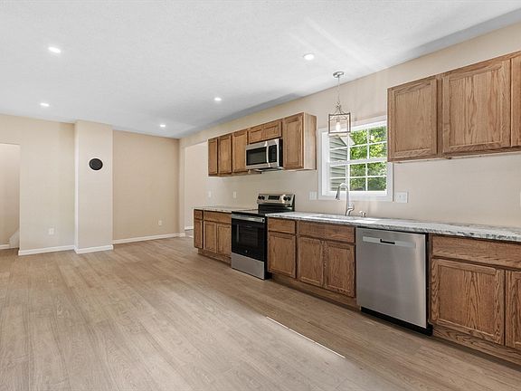 4th image of 37 Dexter St