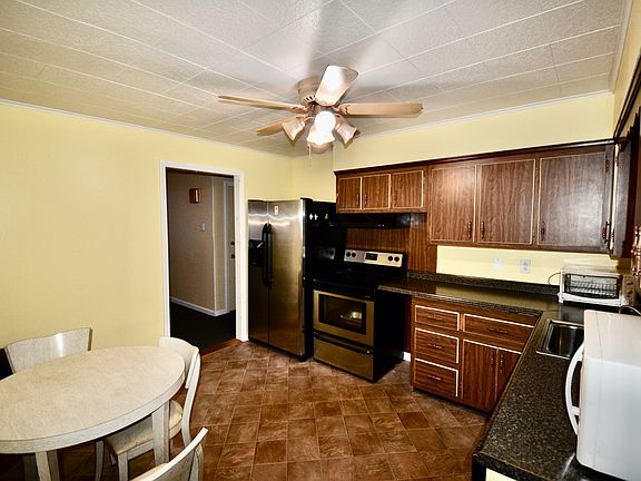 5th image of 128 Alexander Ave