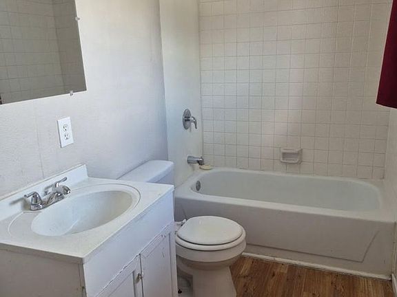 5th image of 2329 Exeter Dr APT C