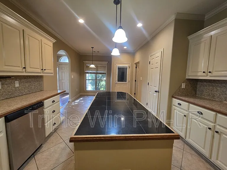 1901 Hidden Creek Dr — Photo 13