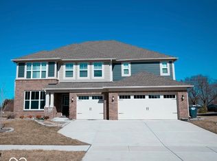 902 Garrison Dr, Greenwood, IN 46143