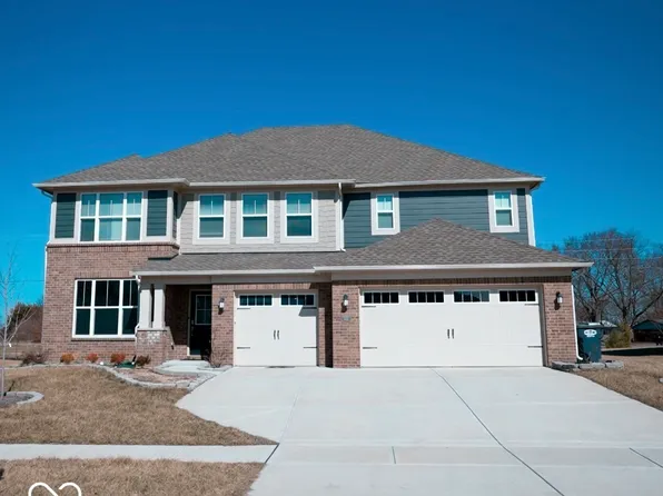 902 Garrison Dr, Greenwood, IN 46143