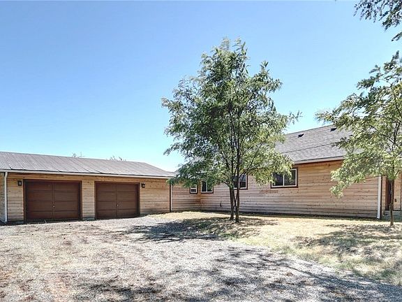 2+ car attached garage with 2 extra carports for 6+ parking areas. Plenty of RV parking.