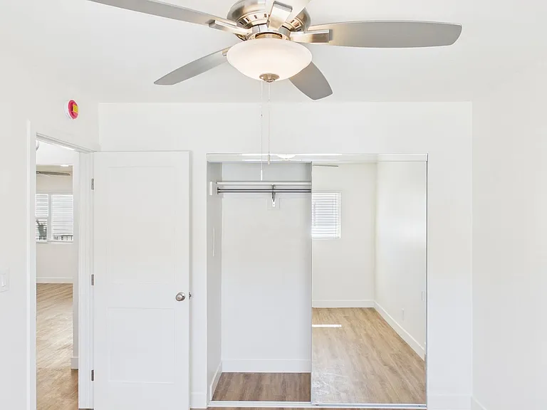 330 W I St — Photo 163