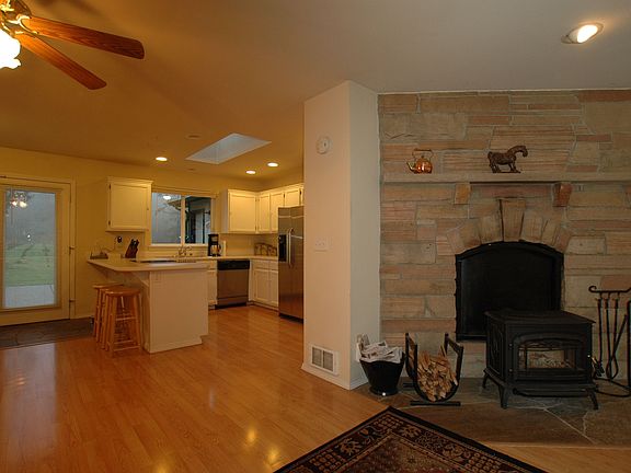 2nd image of 139 Gilbertson Rd