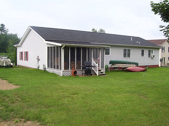3rd image of 10 Andrea Ln