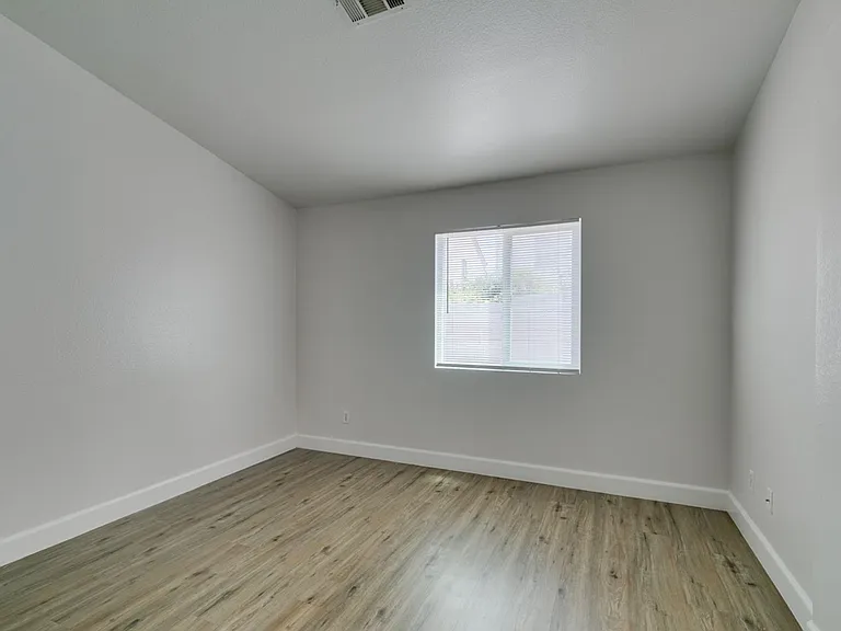 9660 Crystal Ridge Rd — Photo 32