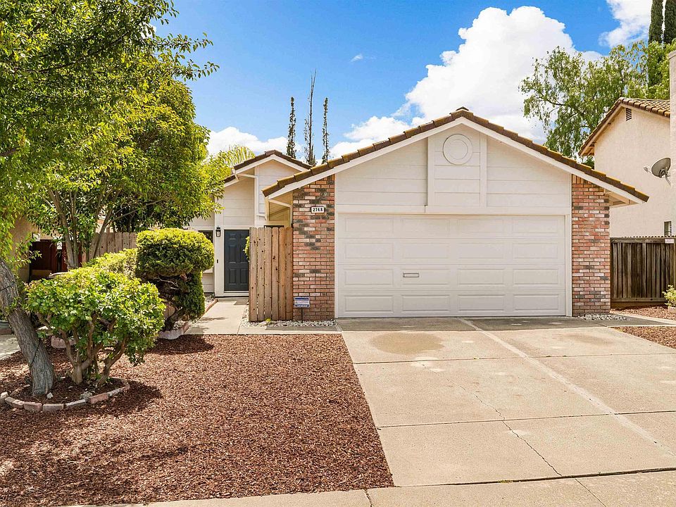1st image of 2748 Carpinteria Dr